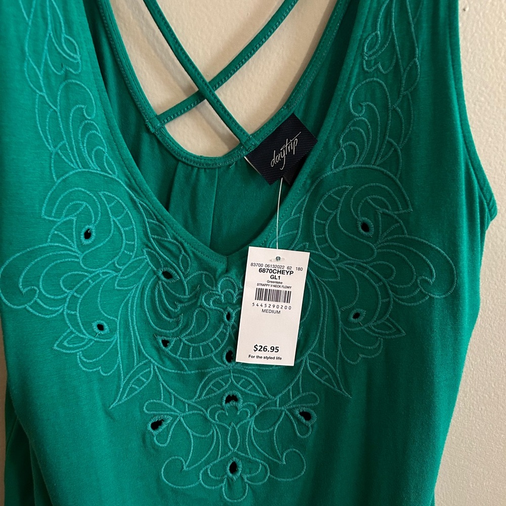 Green shirt - Picture 4 of 4